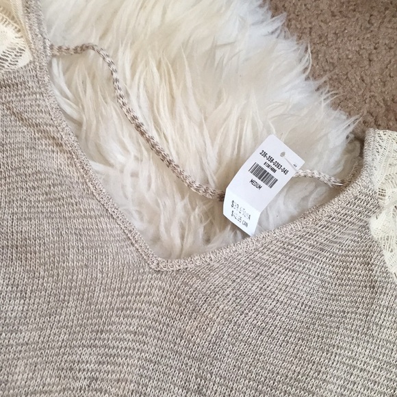 NWT Hollister top - Picture 7 of 7